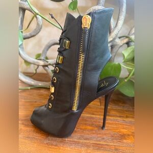 Guiseppe Zanotti Melanie Bootie.